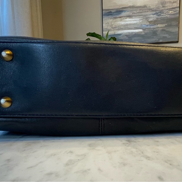 Black/Navy Quality Leather Vintage Etienne Aigner Hand Bag with Gold Accents - Picture 13 of 17